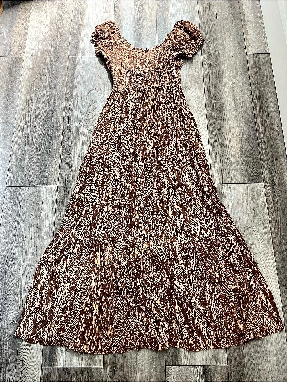 Blush & Day Abstract Print Maxi Dress in Brown & Cream Size Small